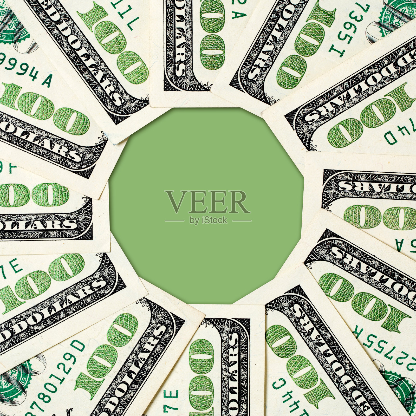 用100美元钞票做成的镜框，上面有绿色空间供复印照片摄影图片