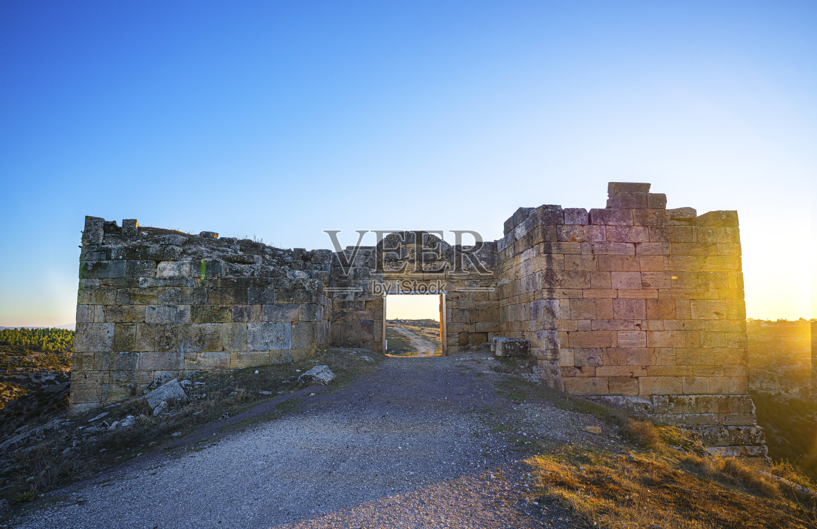土耳其乌萨克古城布劳恩杜斯的入口照片摄影图片