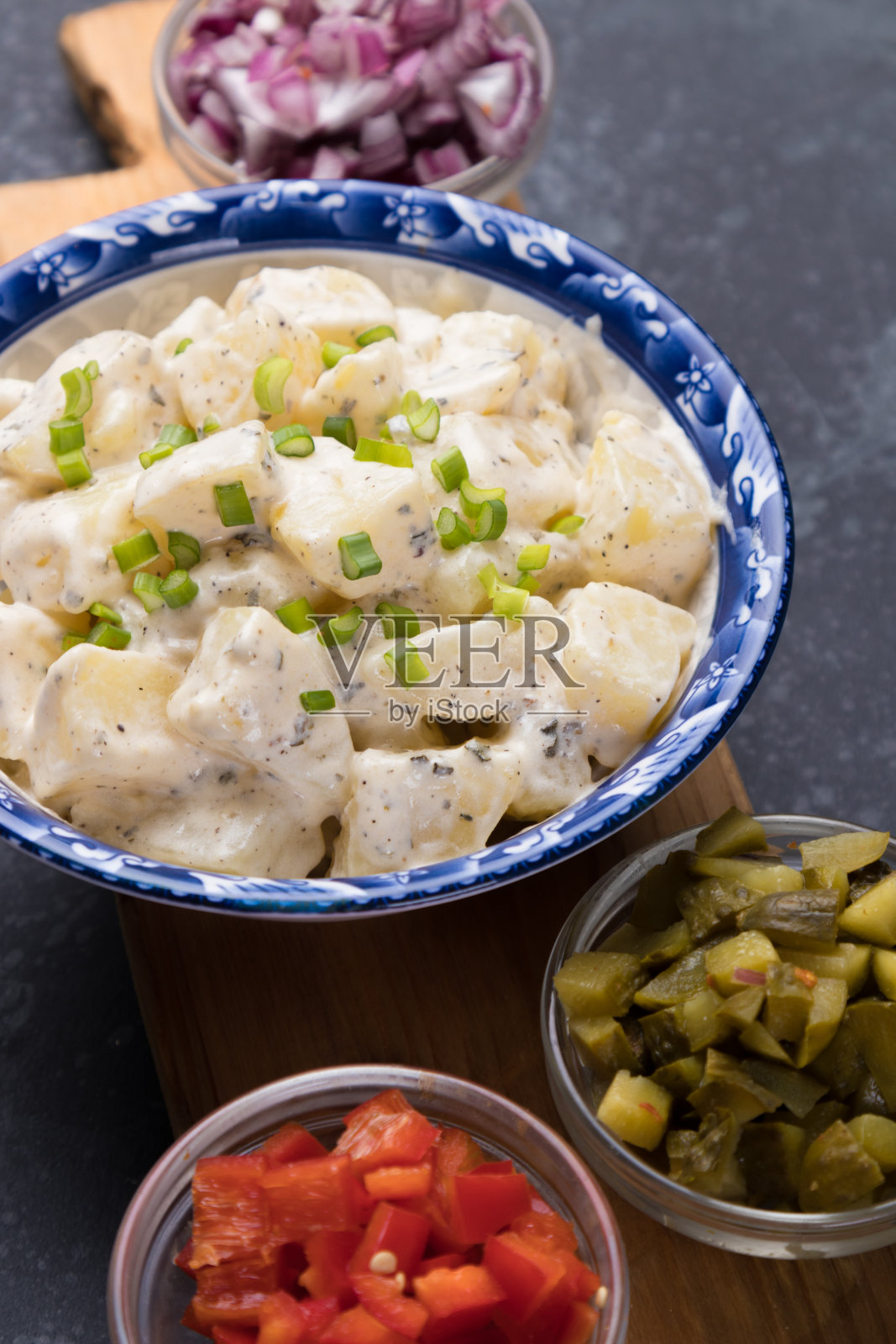 土豆沙拉配蛋黄酱照片摄影图片