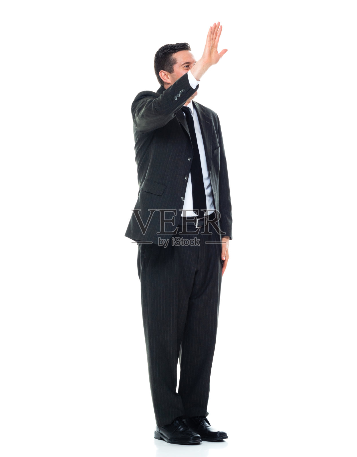 身穿商务装的白人男商人站立照片摄影图片