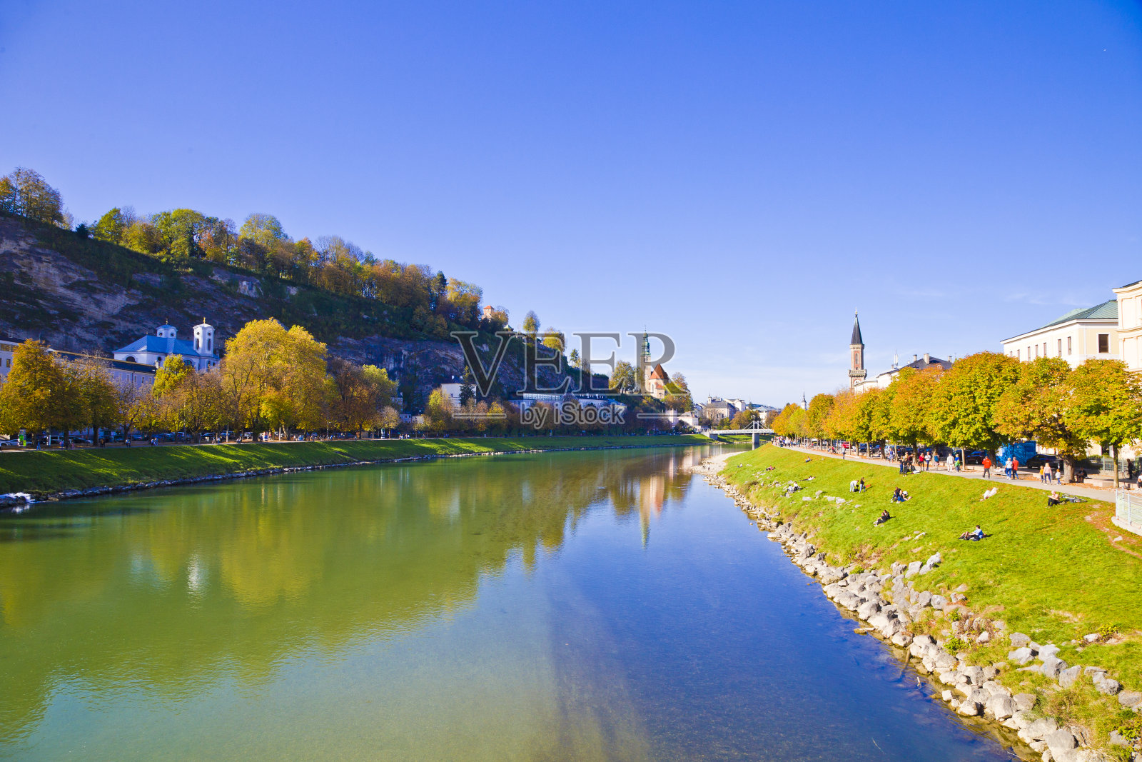 美丽的萨尔茨堡和萨尔扎克河的秋天，萨尔茨堡，萨尔茨堡，奥地利。照片摄影图片