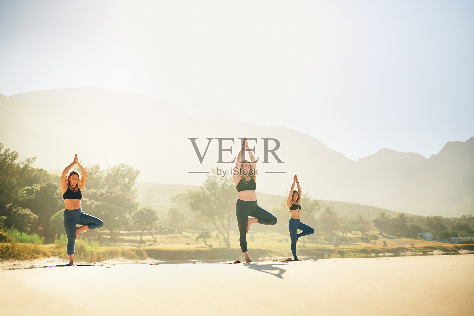 瑜伽益处无穷照片摄影图片