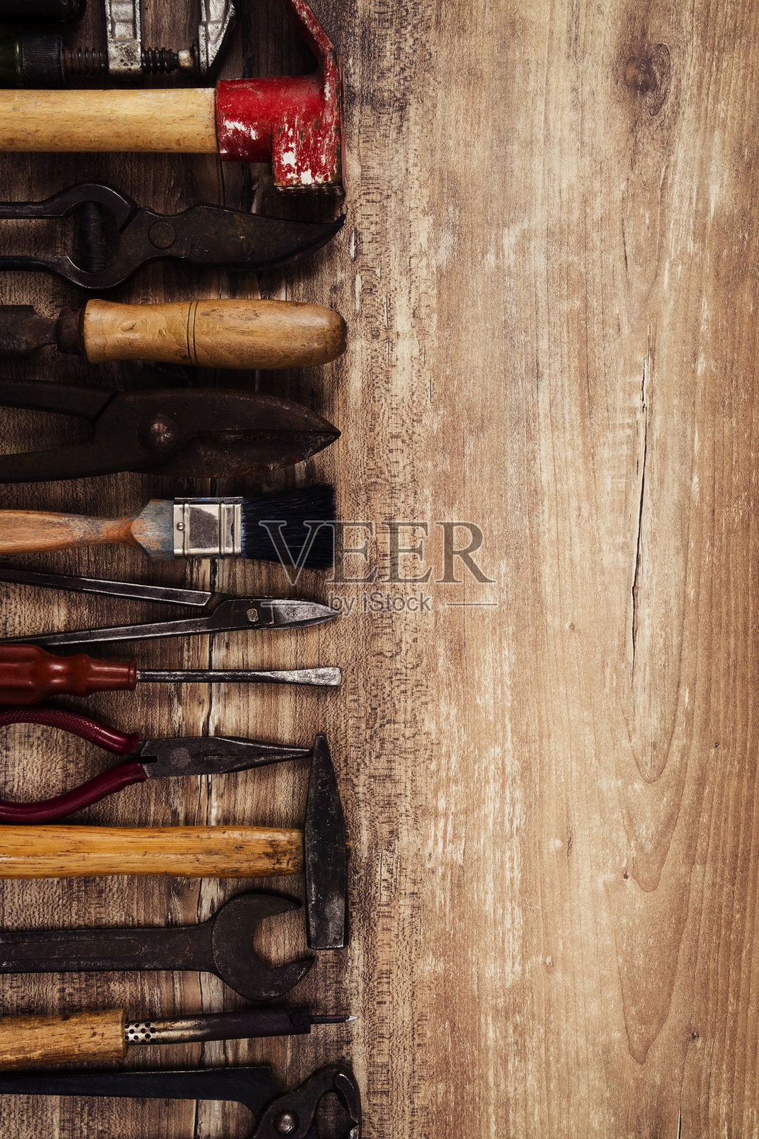 旧的工作工具在棕色的背景照片摄影图片