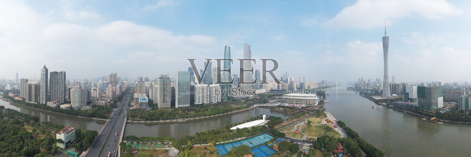 航拍中国广州城市天际线照片摄影图片