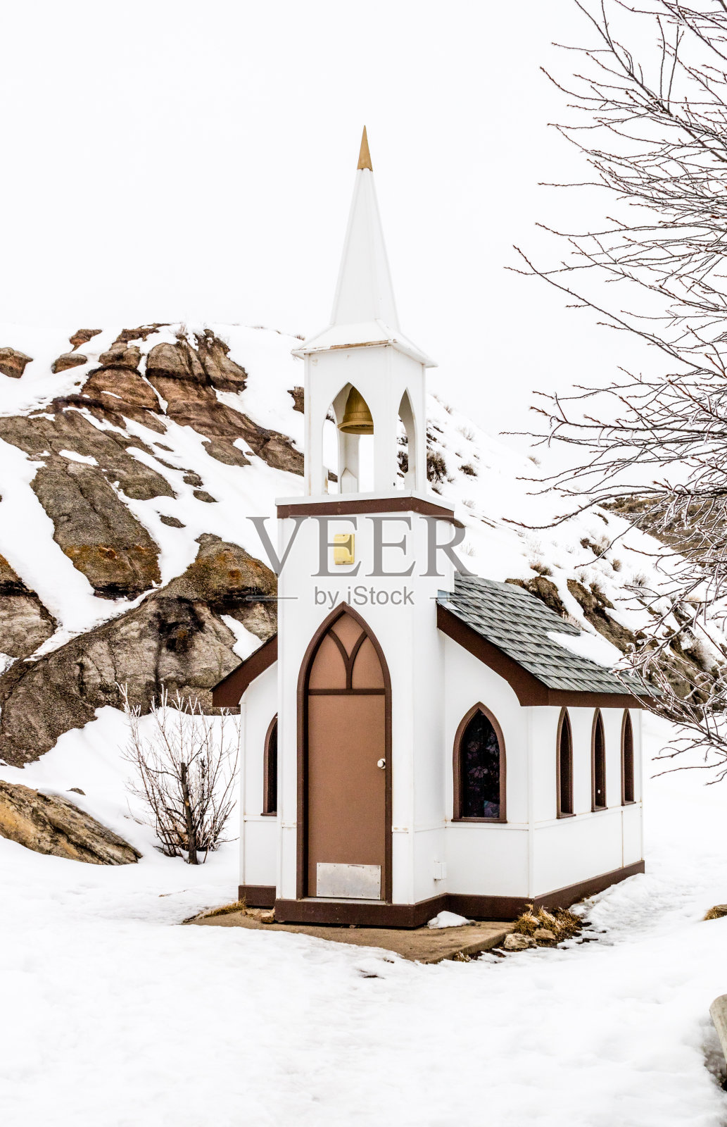 加拿大艾伯塔省德兰赫勒的冬季小教堂照片摄影图片