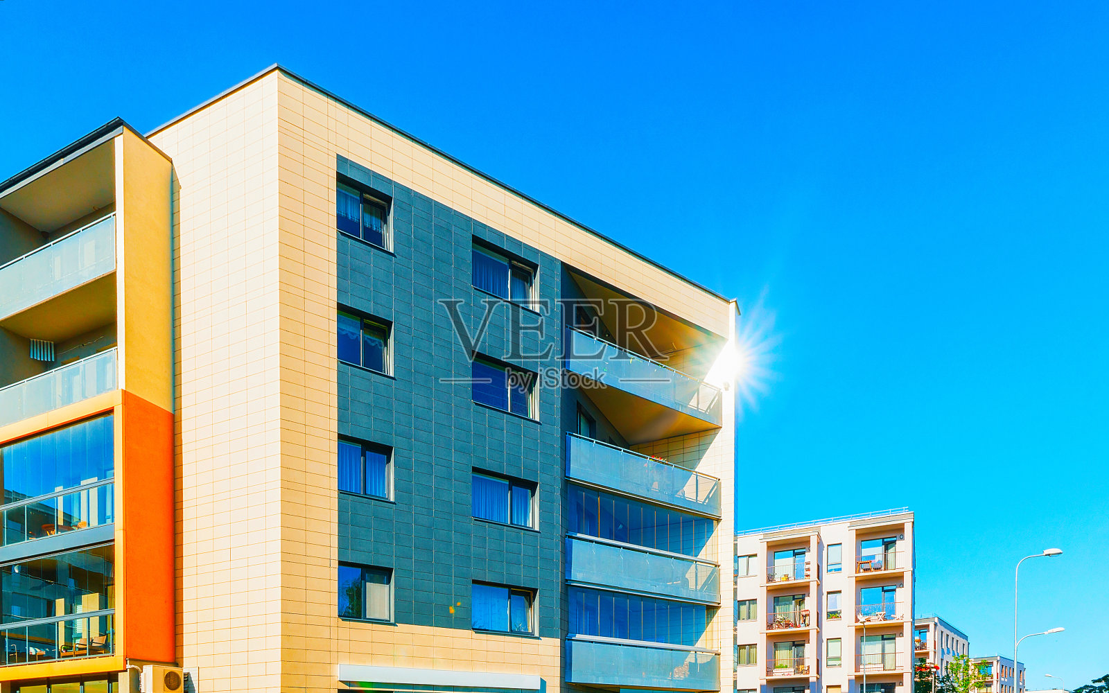 新的住宅建筑有光线反射照片摄影图片