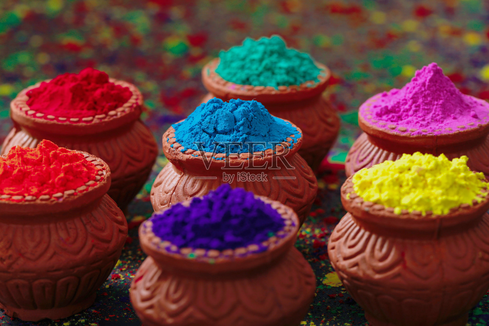 印度胡里节，彩色木碗和木勺照片摄影图片