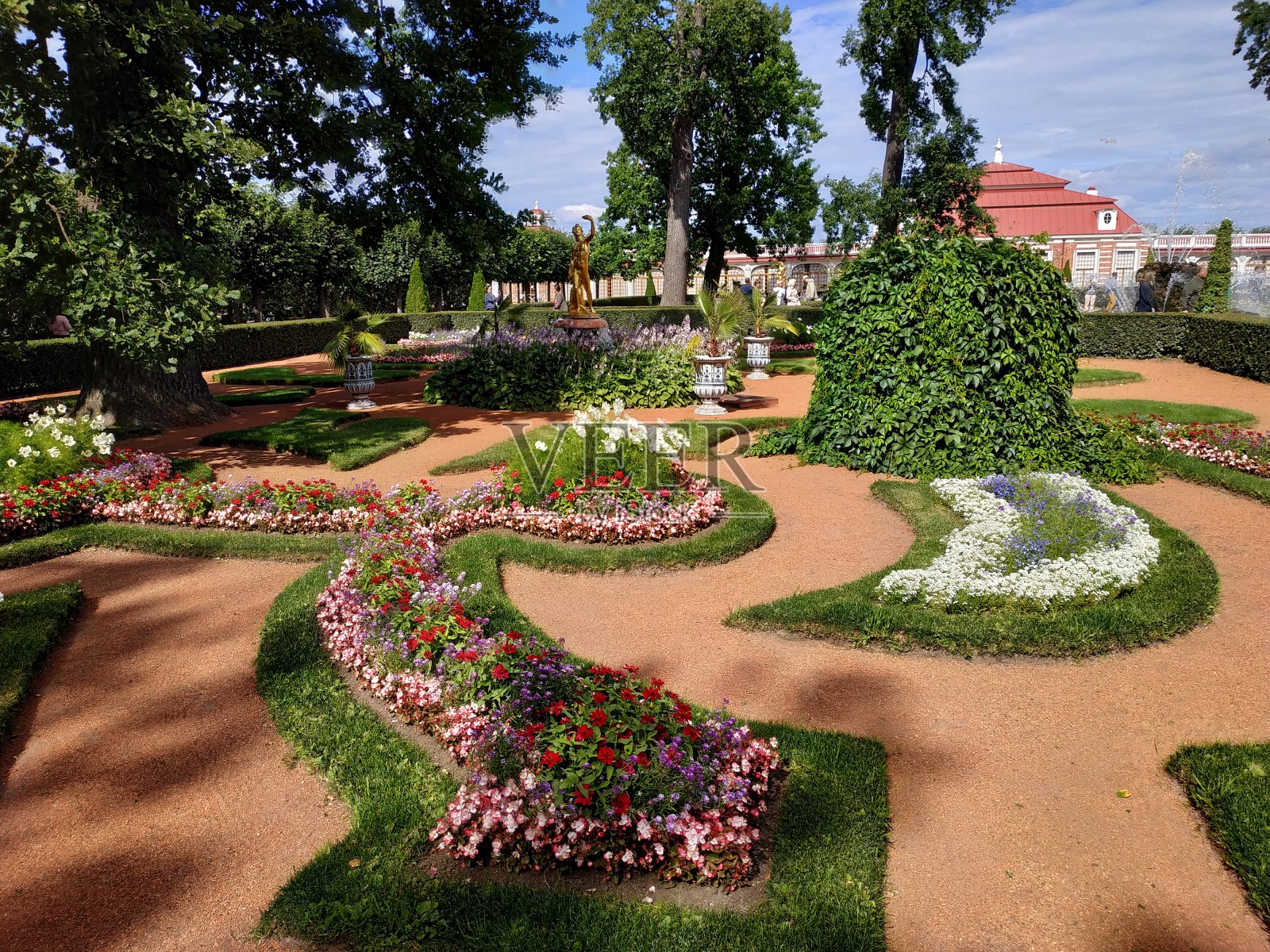 在俄罗斯的秋天，随意看看彼得霍夫的建筑和装饰照片摄影图片
