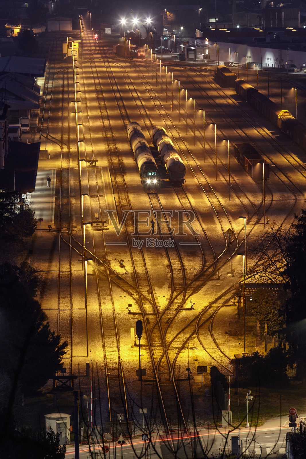 火车站的夜景照片摄影图片