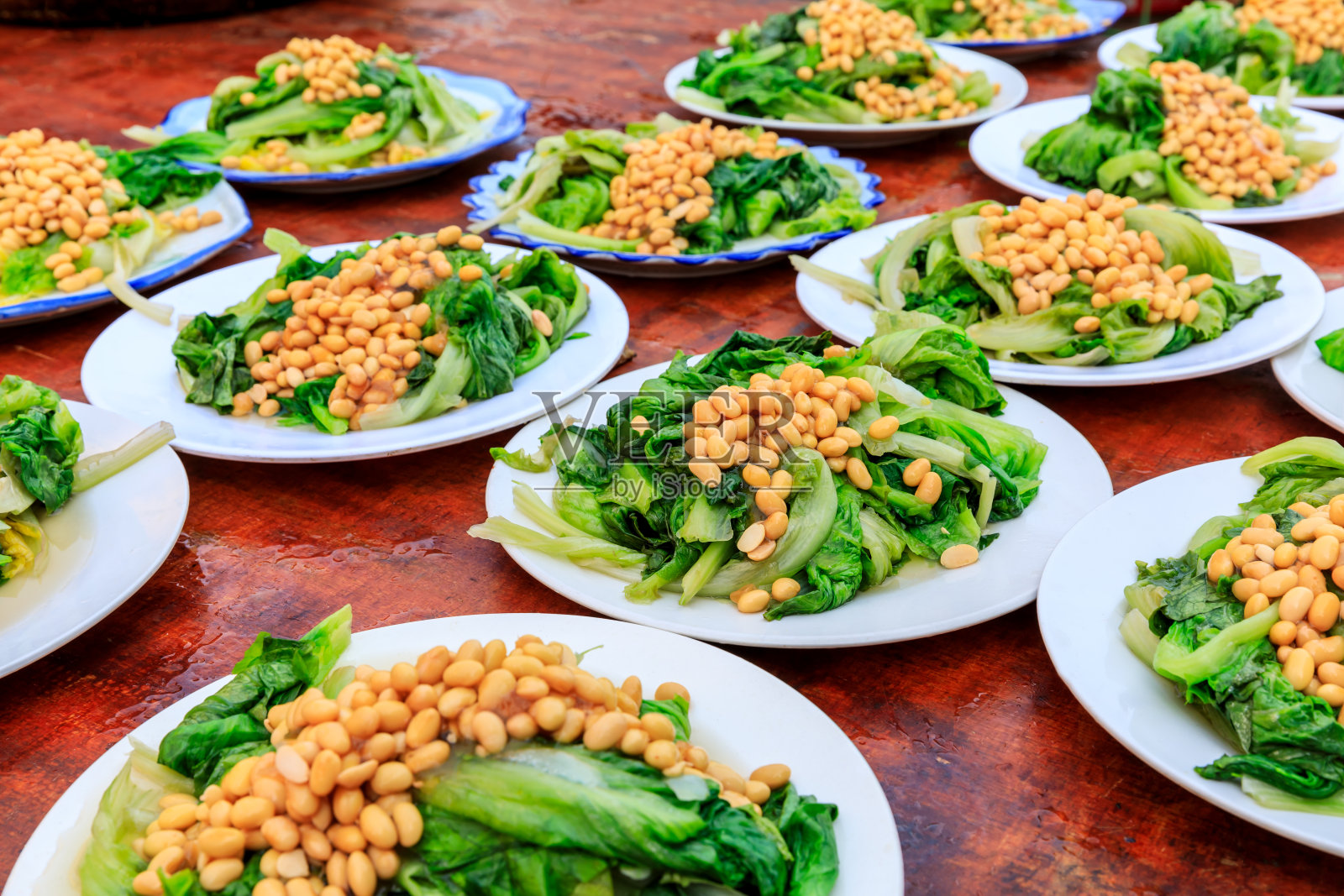 美味的生菜黄豆菜。中国菜。照片摄影图片