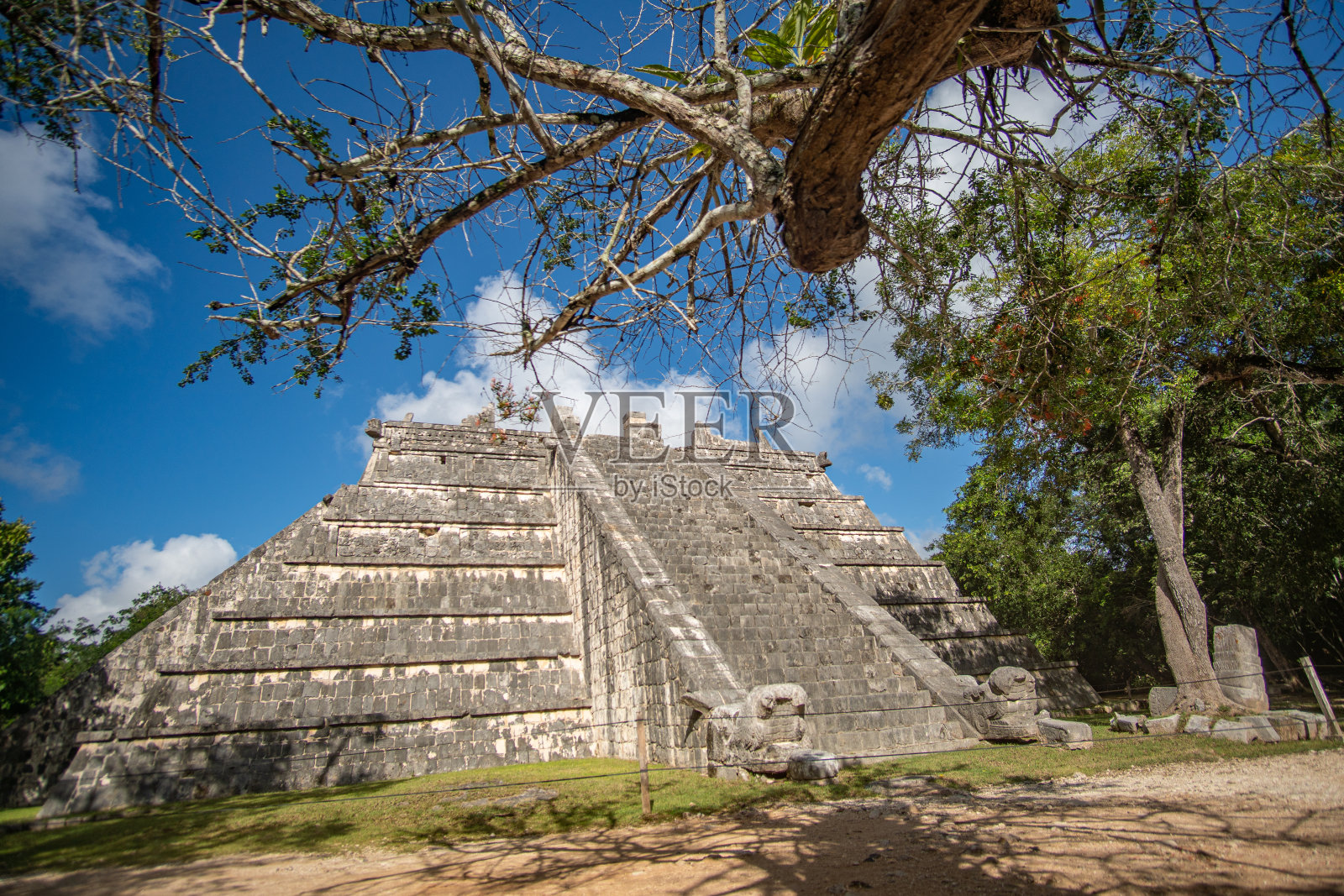 奥萨里奥-奇琴伊察大祭司的坟墓照片摄影图片