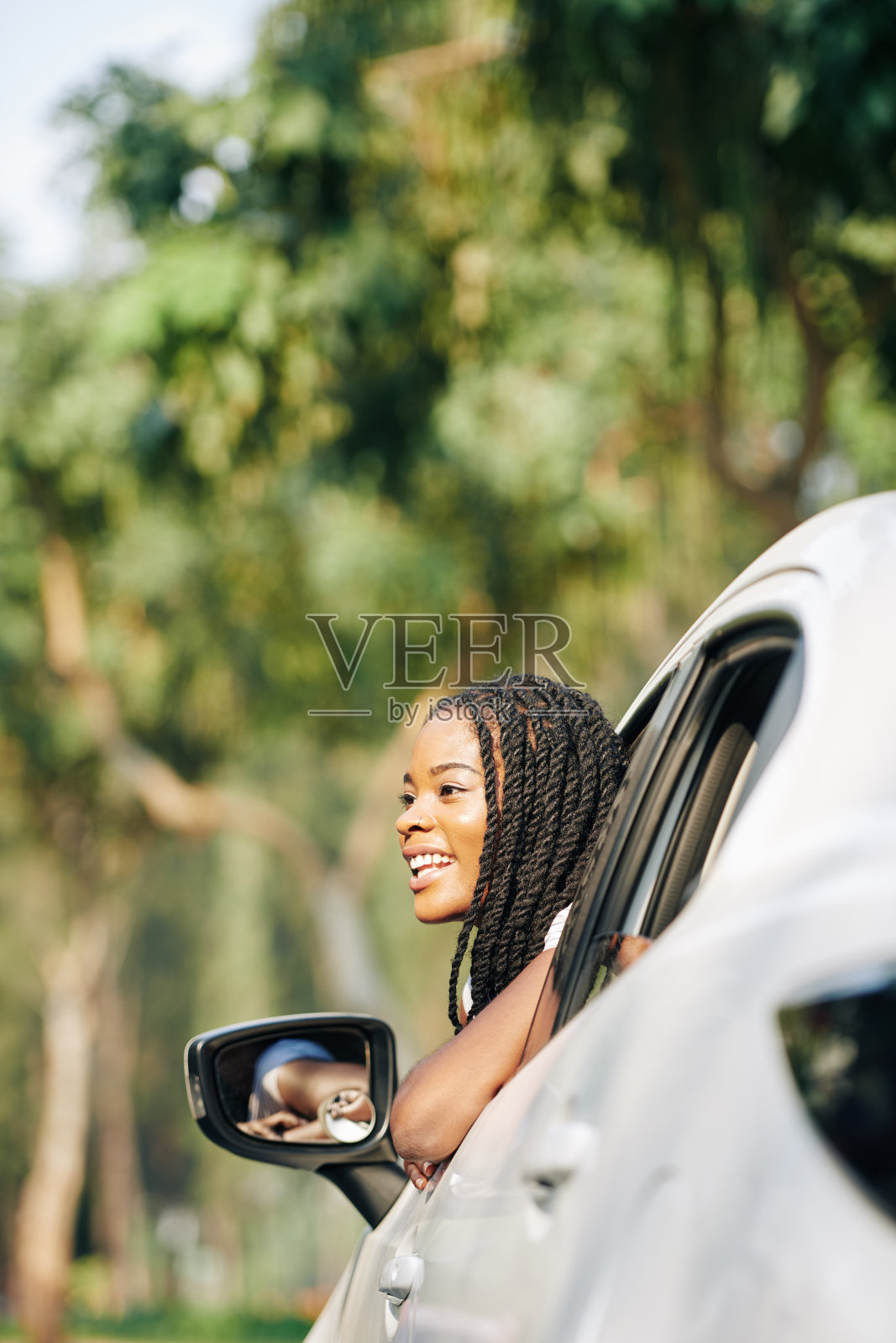 司机在“免下车”点咖啡照片摄影图片