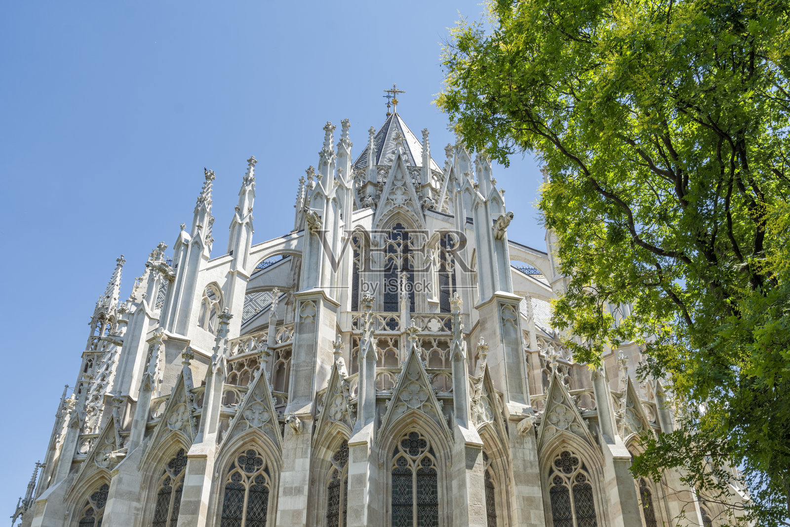 维也纳的沃蒂夫教堂的仰视镜头照片摄影图片