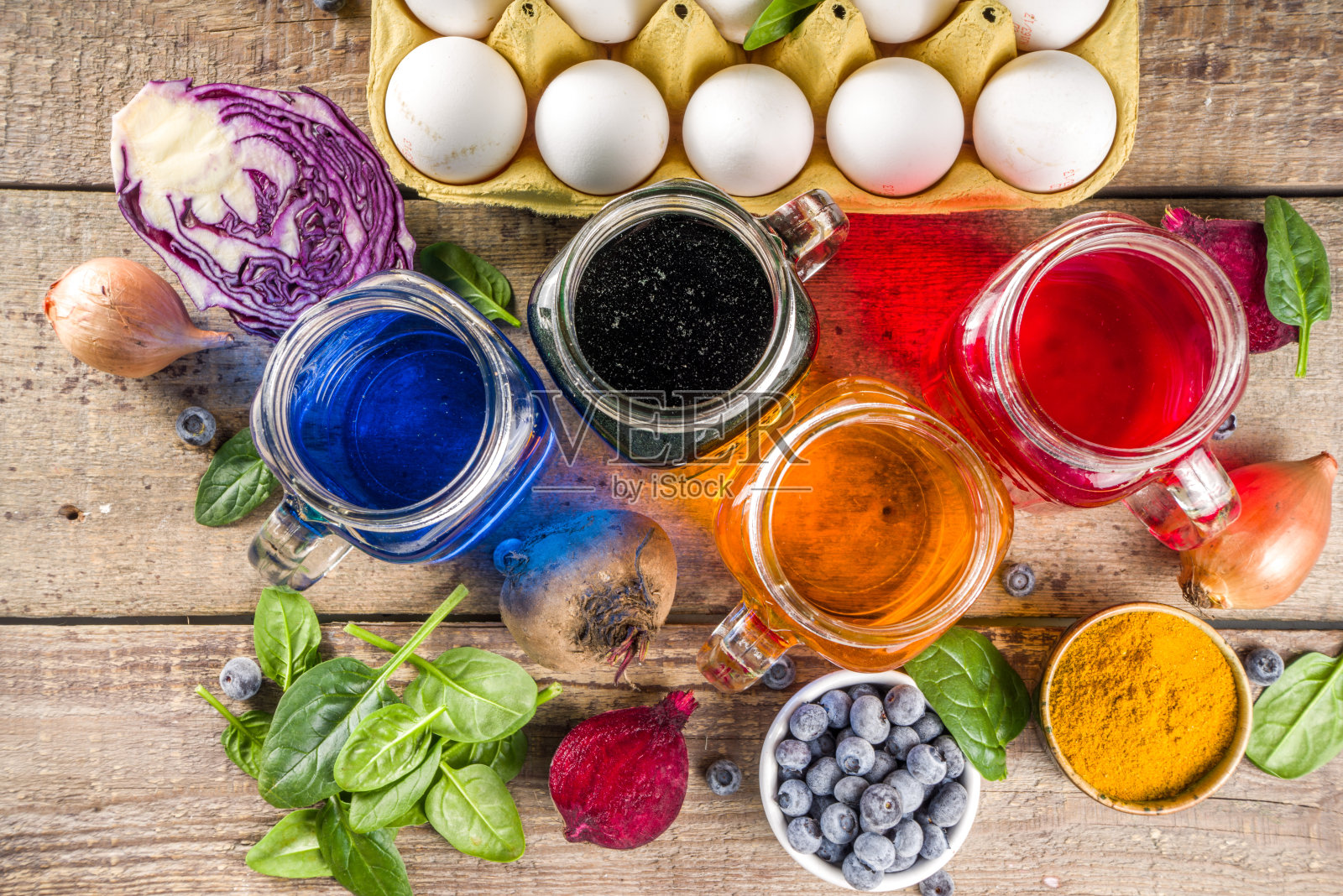 用天然染料绘制的复活节彩蛋照片摄影图片