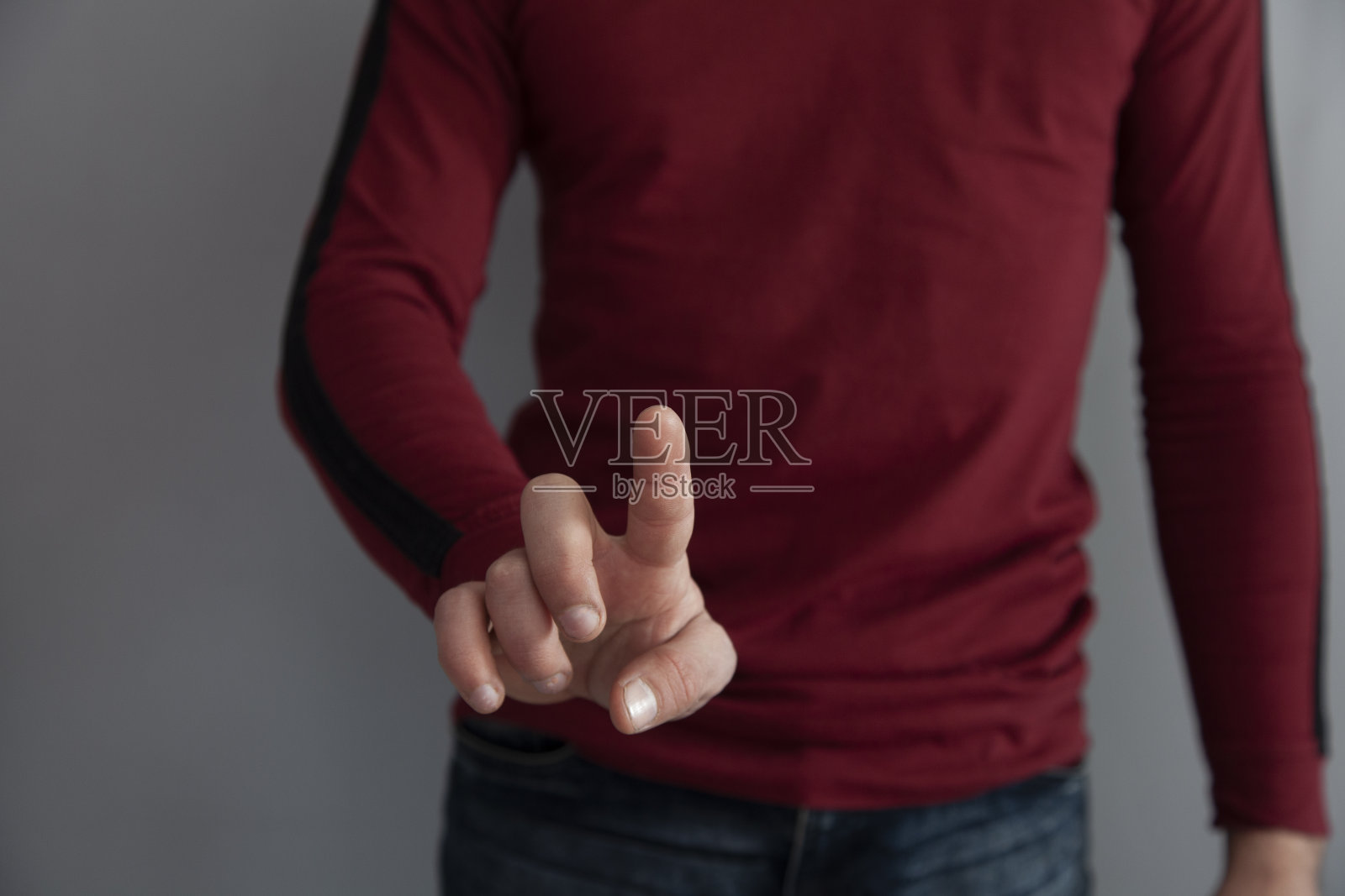 灰色背景上的空手照片摄影图片