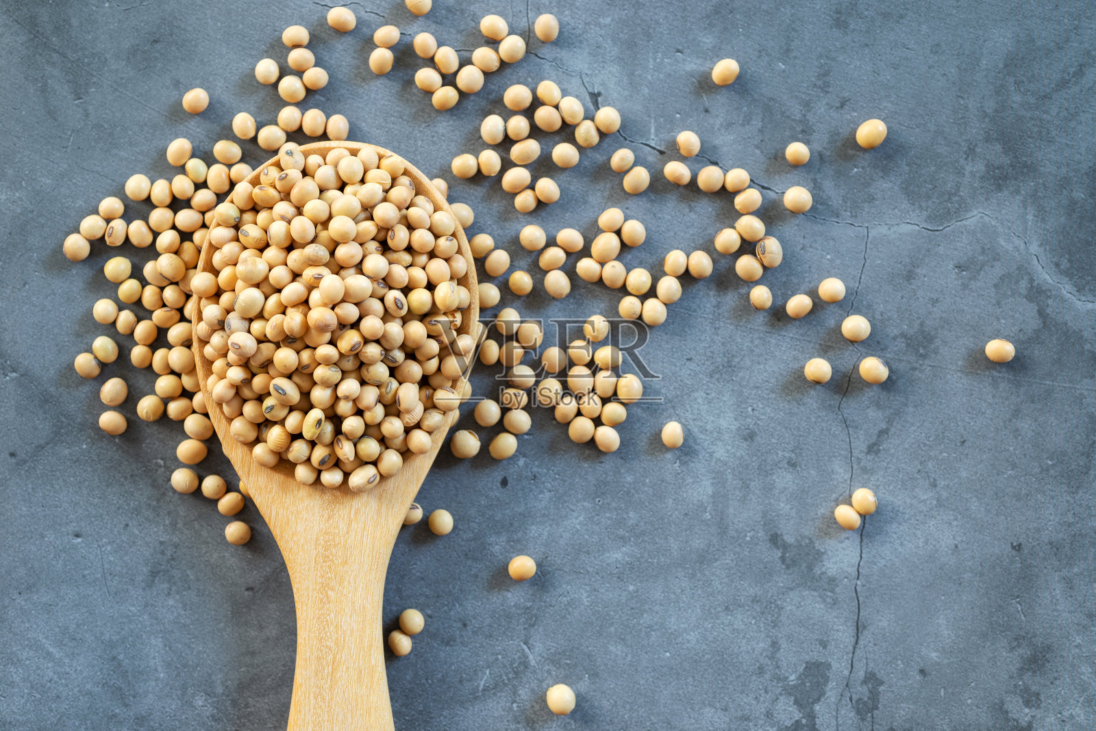 木勺里的大豆照片摄影图片