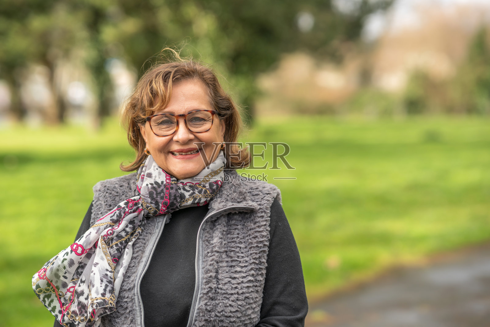 有魅力的年长西班牙裔妇女生活照照片摄影图片