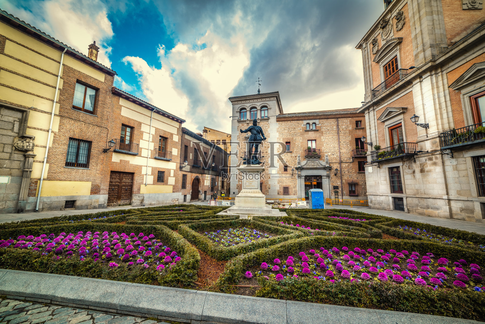 马德里维拉广场的阴天景色照片摄影图片