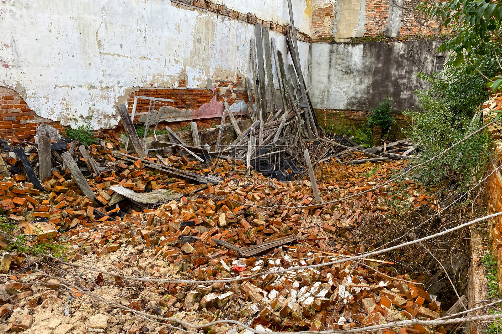 废弃的旧砖厂照片摄影图片