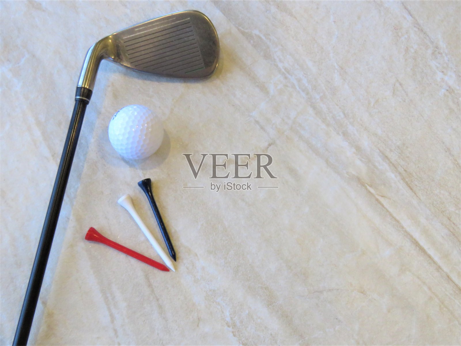 高尔夫球杆，球，球座，拷贝空间，瓷砖背景照片摄影图片