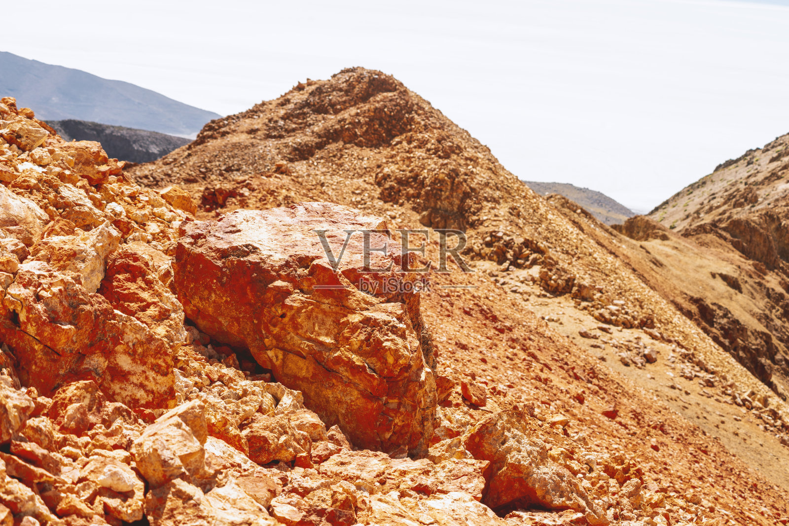 红色的岩石碎块照片摄影图片