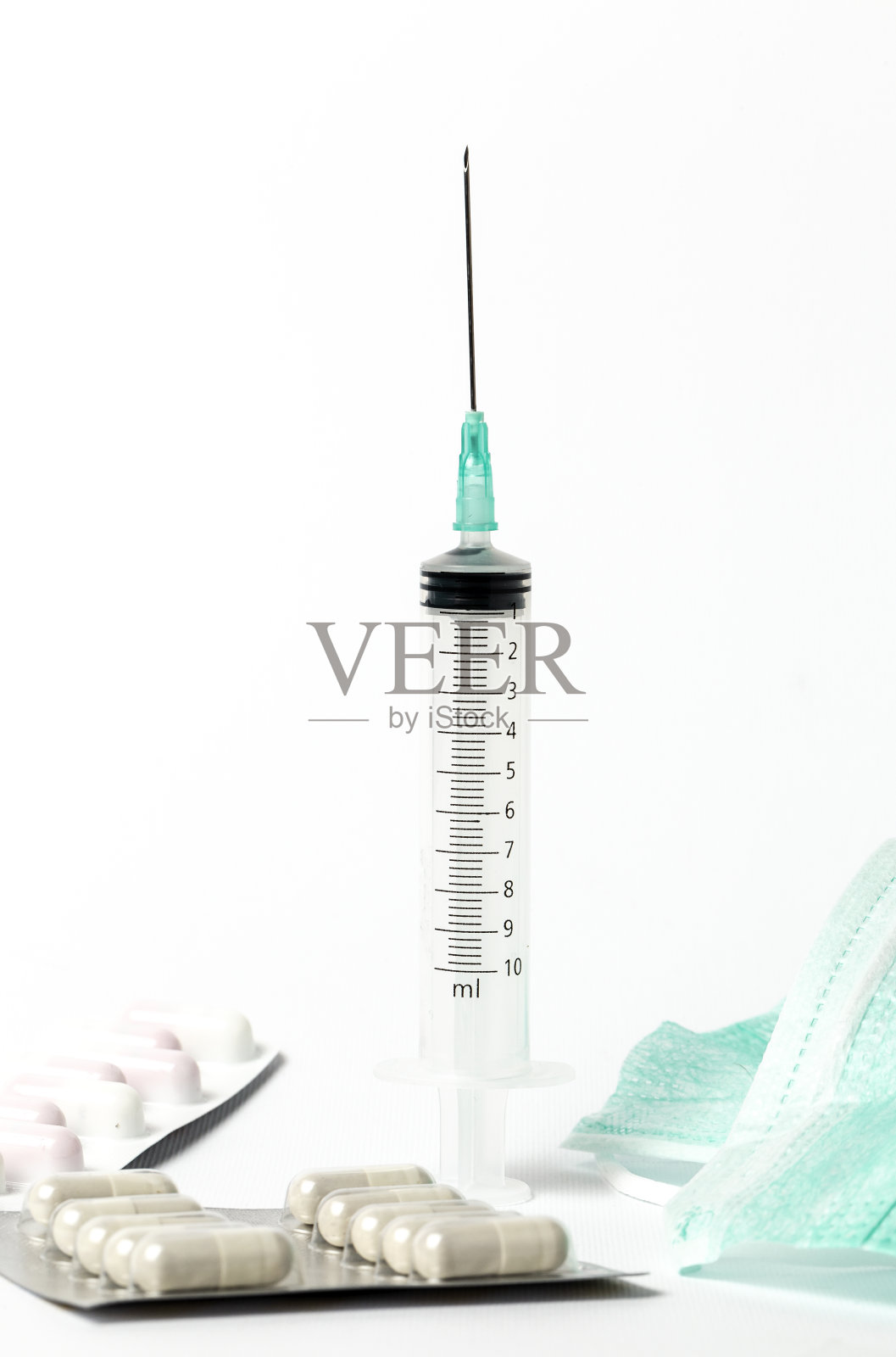 各种各样的彩色药丸和胶囊在一个泡罩包装照片摄影图片