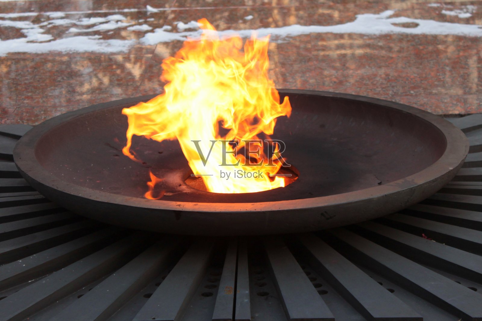 燃烧的火焰明亮的橙色的雪背景照片摄影图片