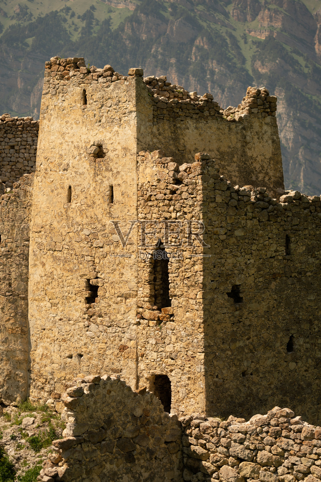 岩石上的古老堡垒照片摄影图片