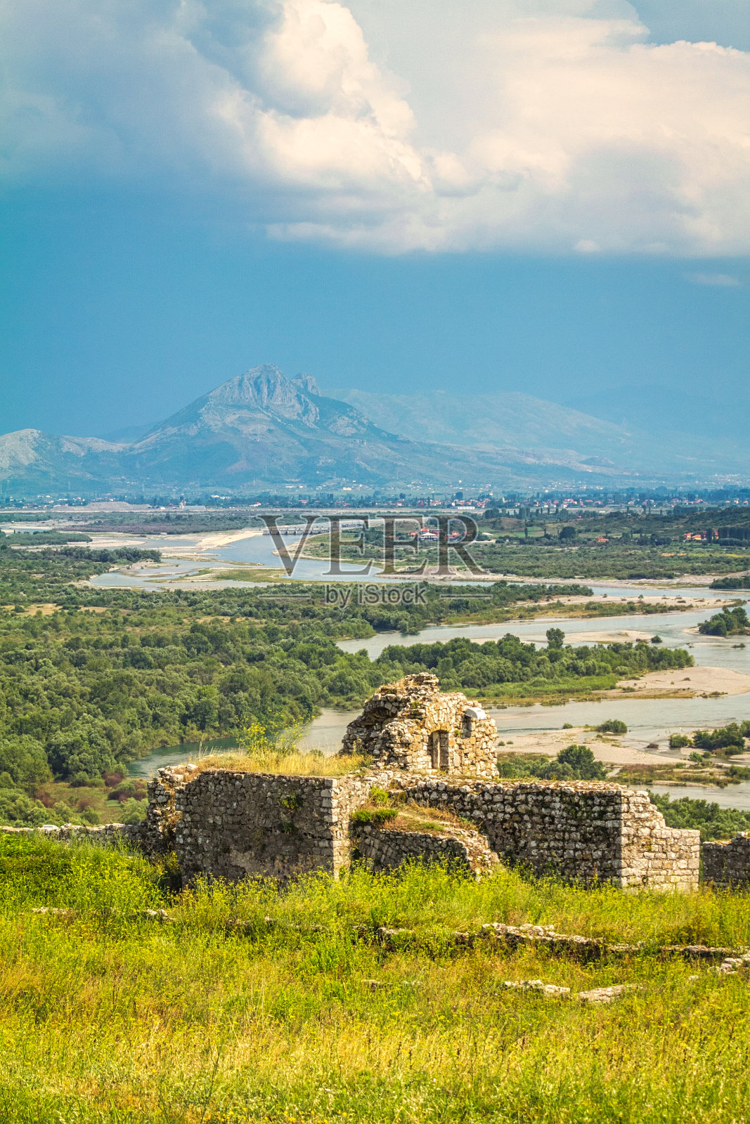 阿尔巴尼亚史科德镇郊区的历史遗迹。照片摄影图片