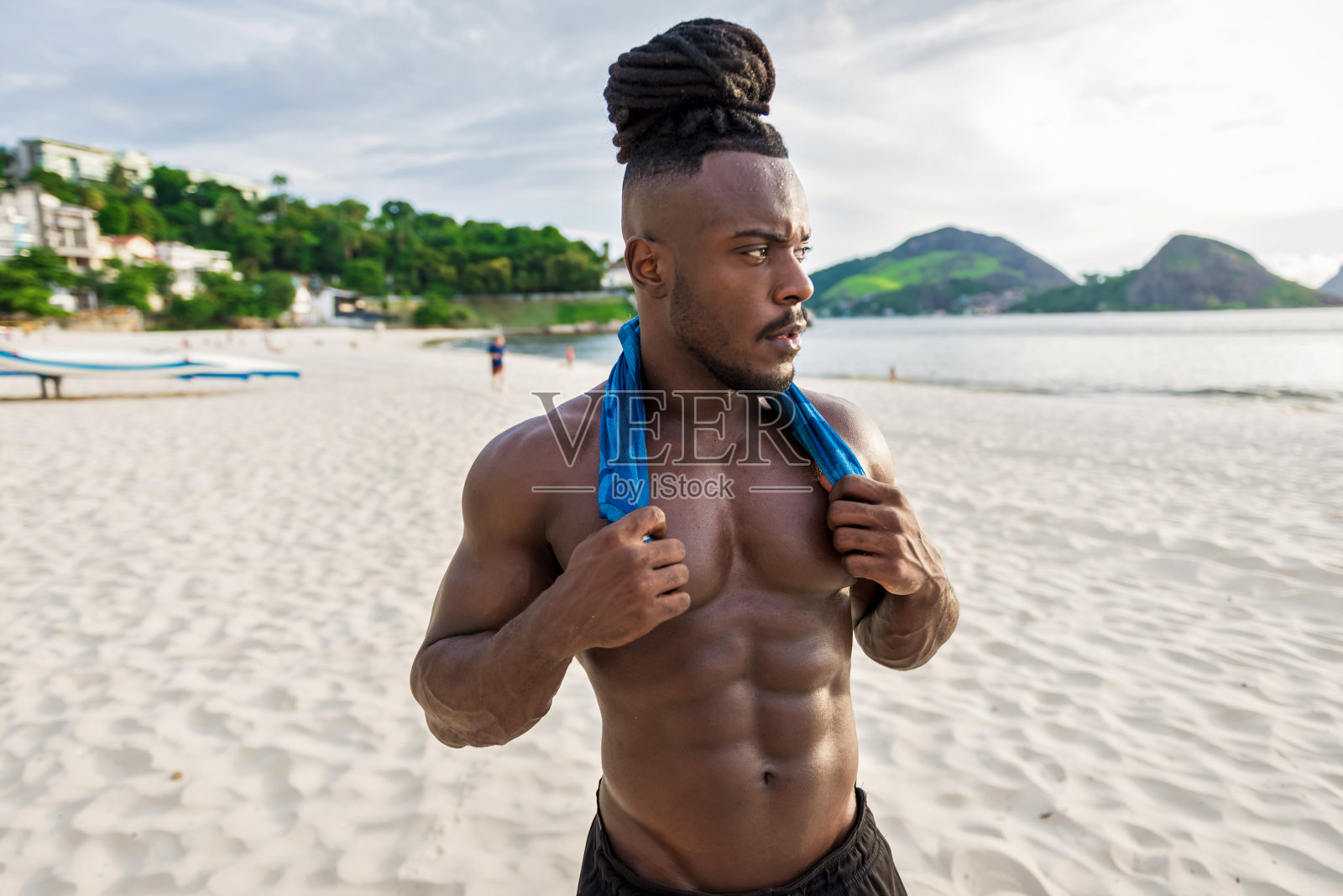 性感健美的男人放松后的锻炼照片摄影图片