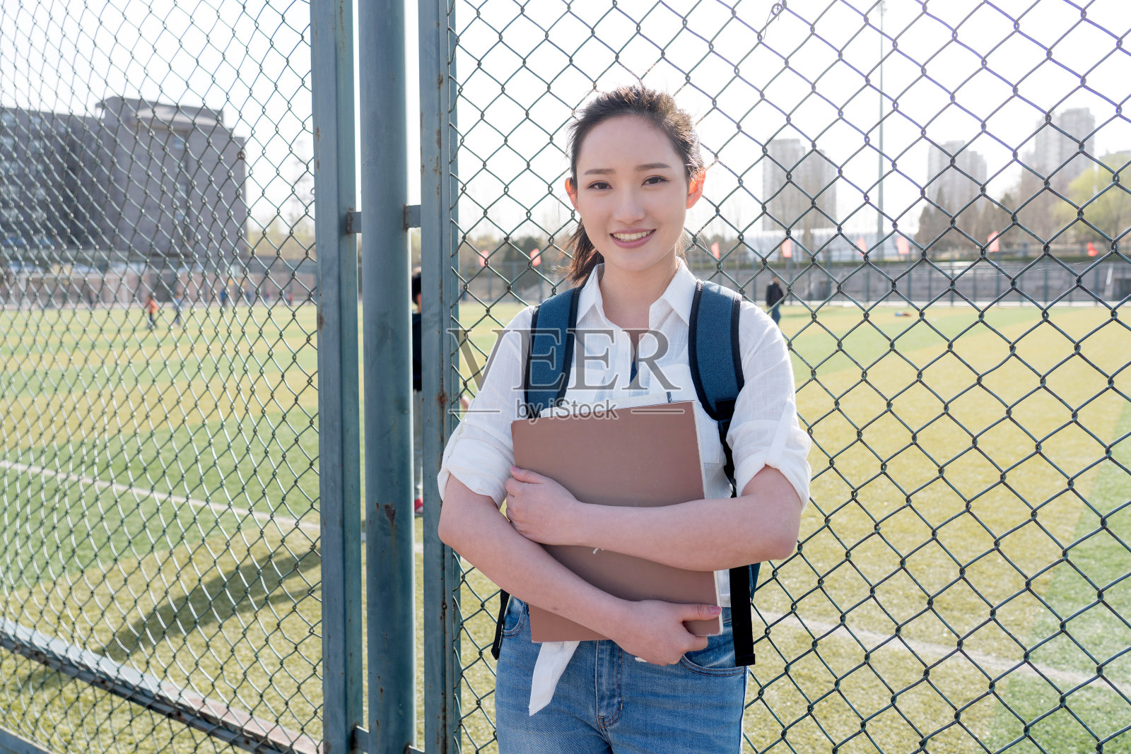 青年女大学生照片摄影图片