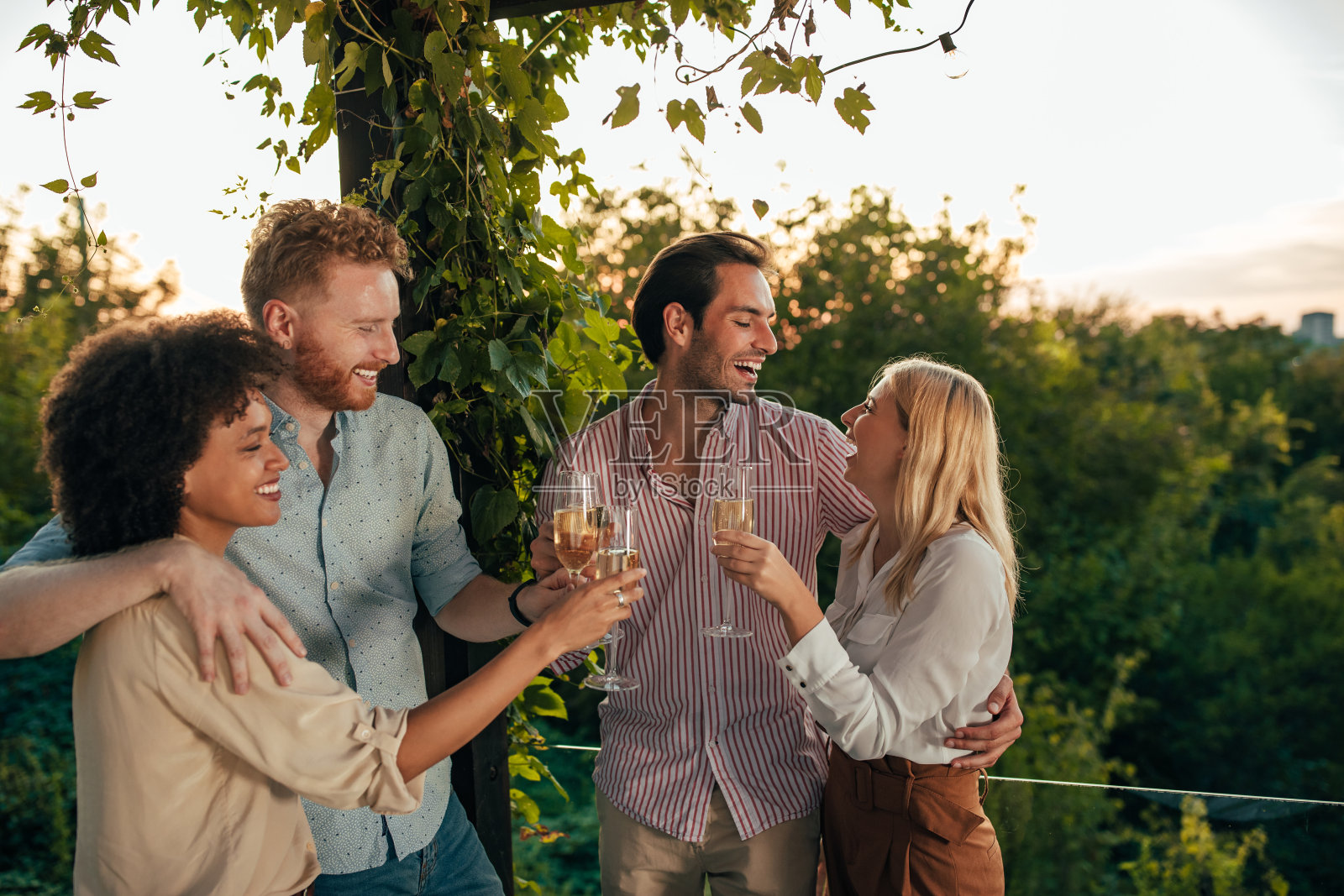 朋友让你的生活充满快乐照片摄影图片