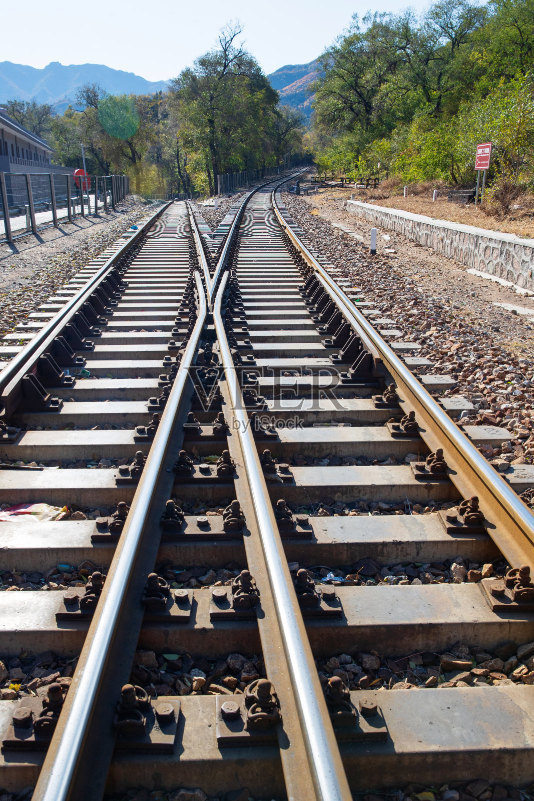 延伸到远方的铁路轨道照片摄影图片