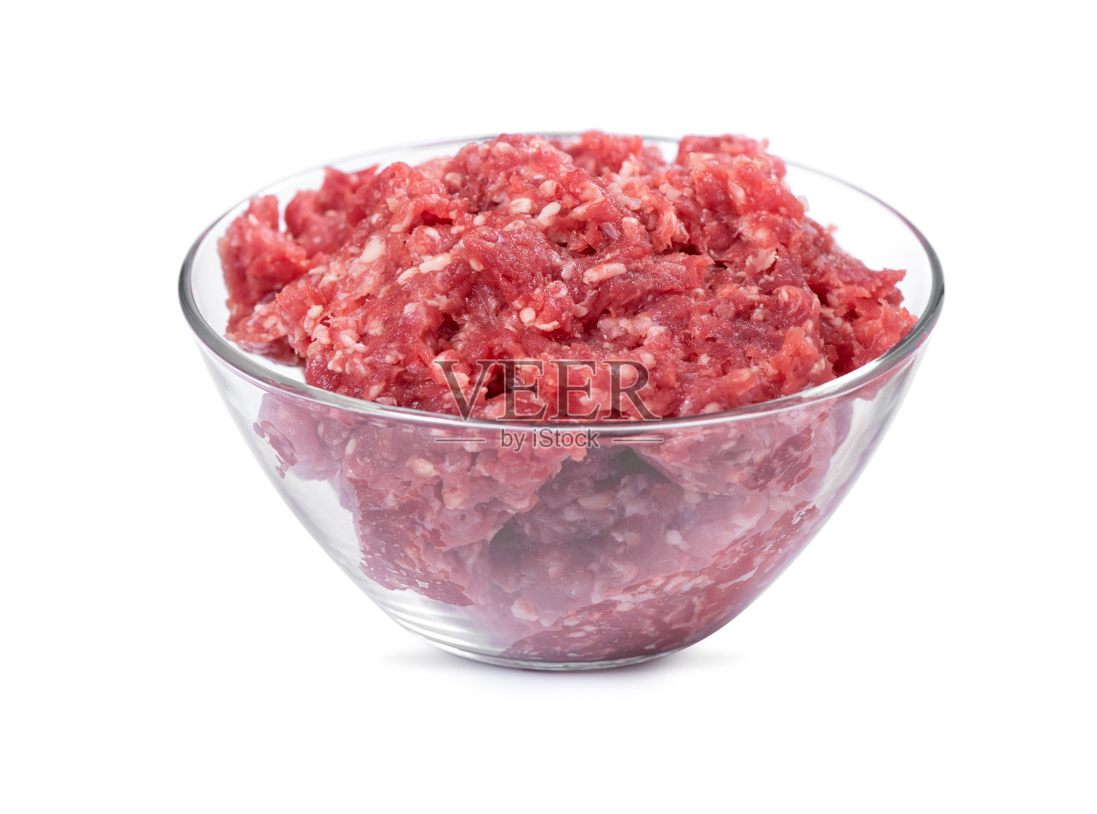 碎肉在碗里孤立在一块白色照片摄影图片