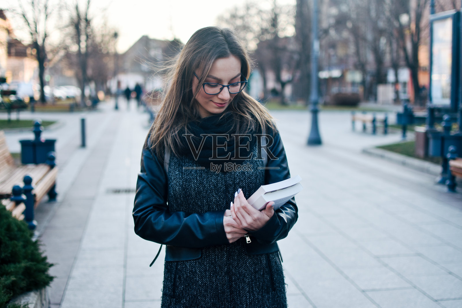 年轻女性照片摄影图片