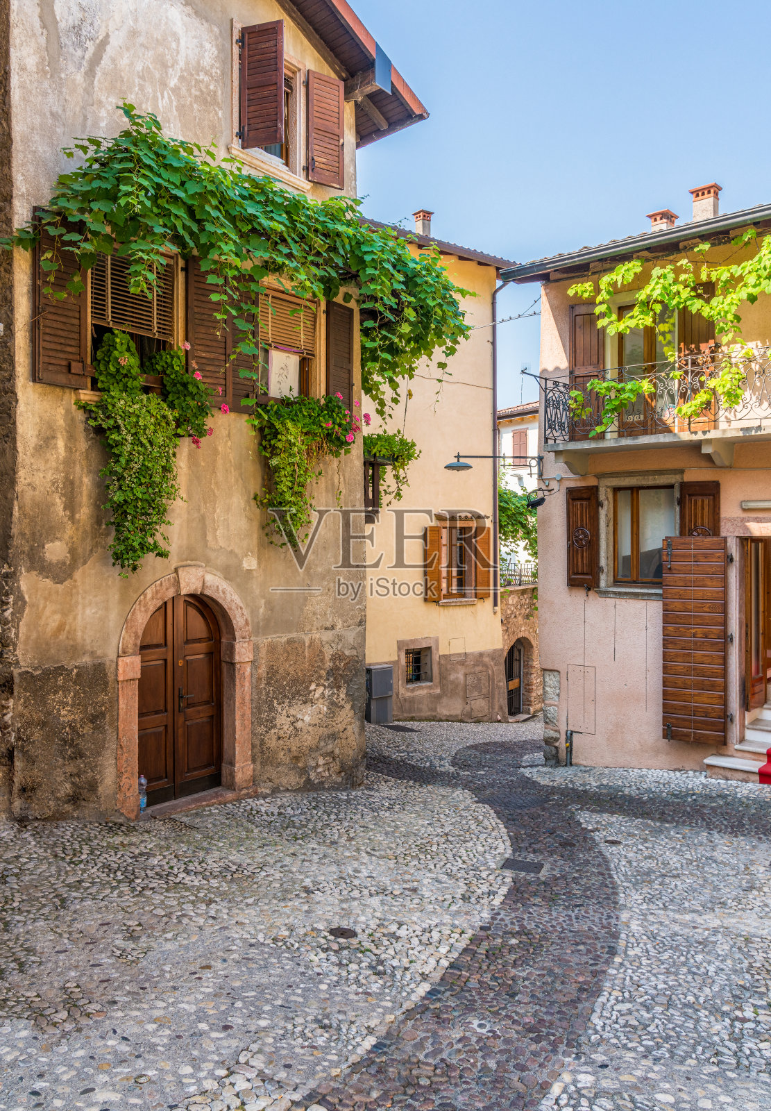 玛尔西辛，加尔达湖边的美丽小镇。威尼托，意大利维罗纳省。照片摄影图片