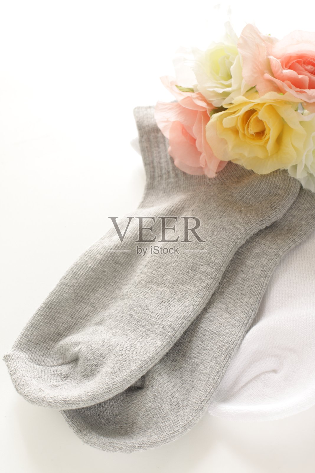 白色背景上没有品牌男士袜子照片摄影图片