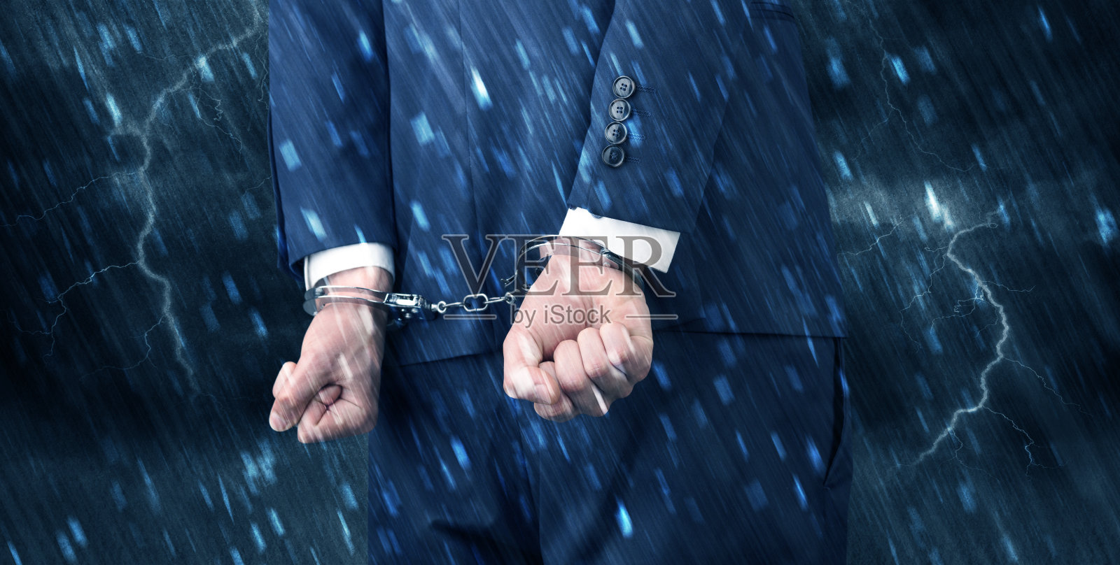 戴手铐的男人与暴风雨壁纸照片摄影图片