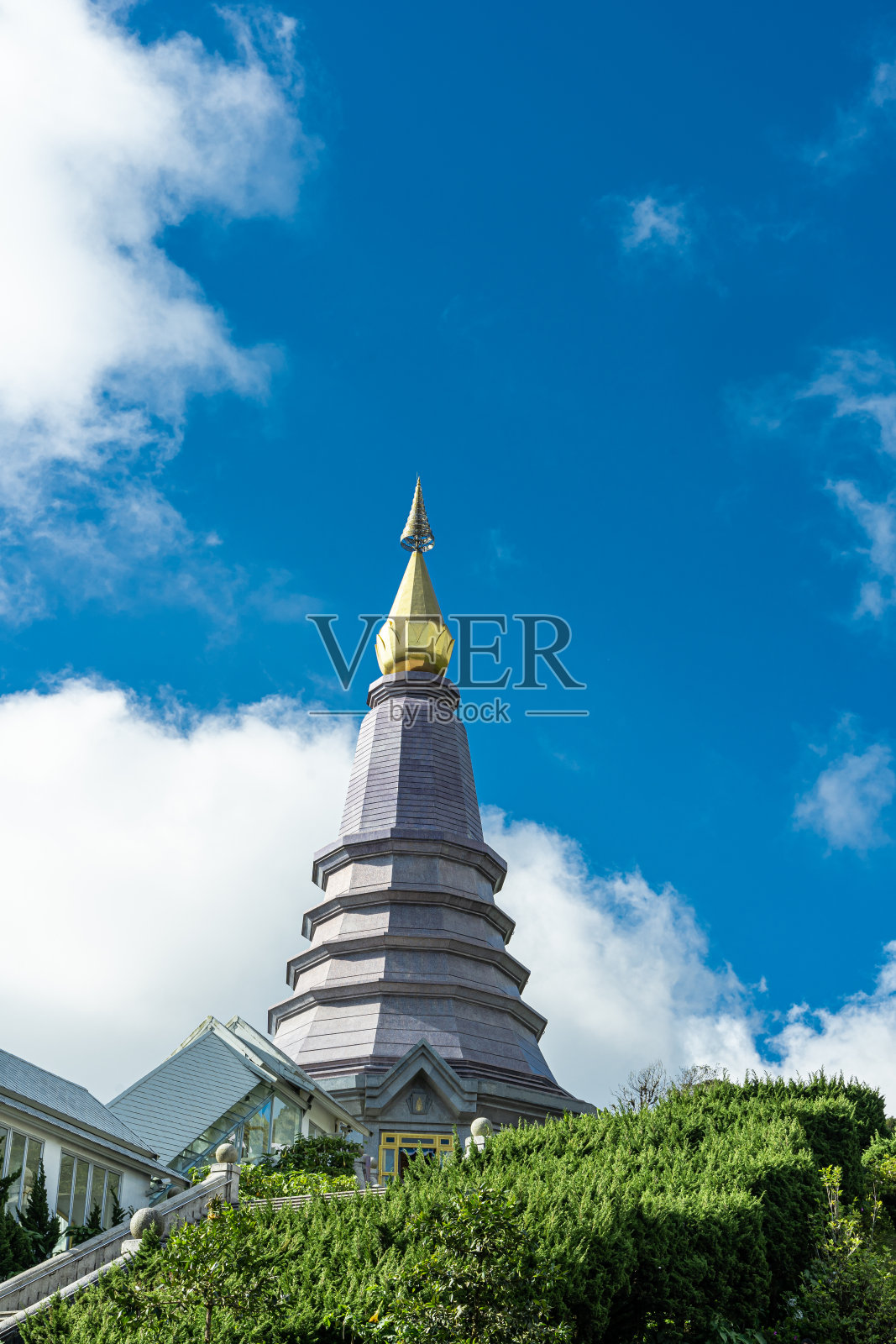 清迈佛塔顶端照片摄影图片