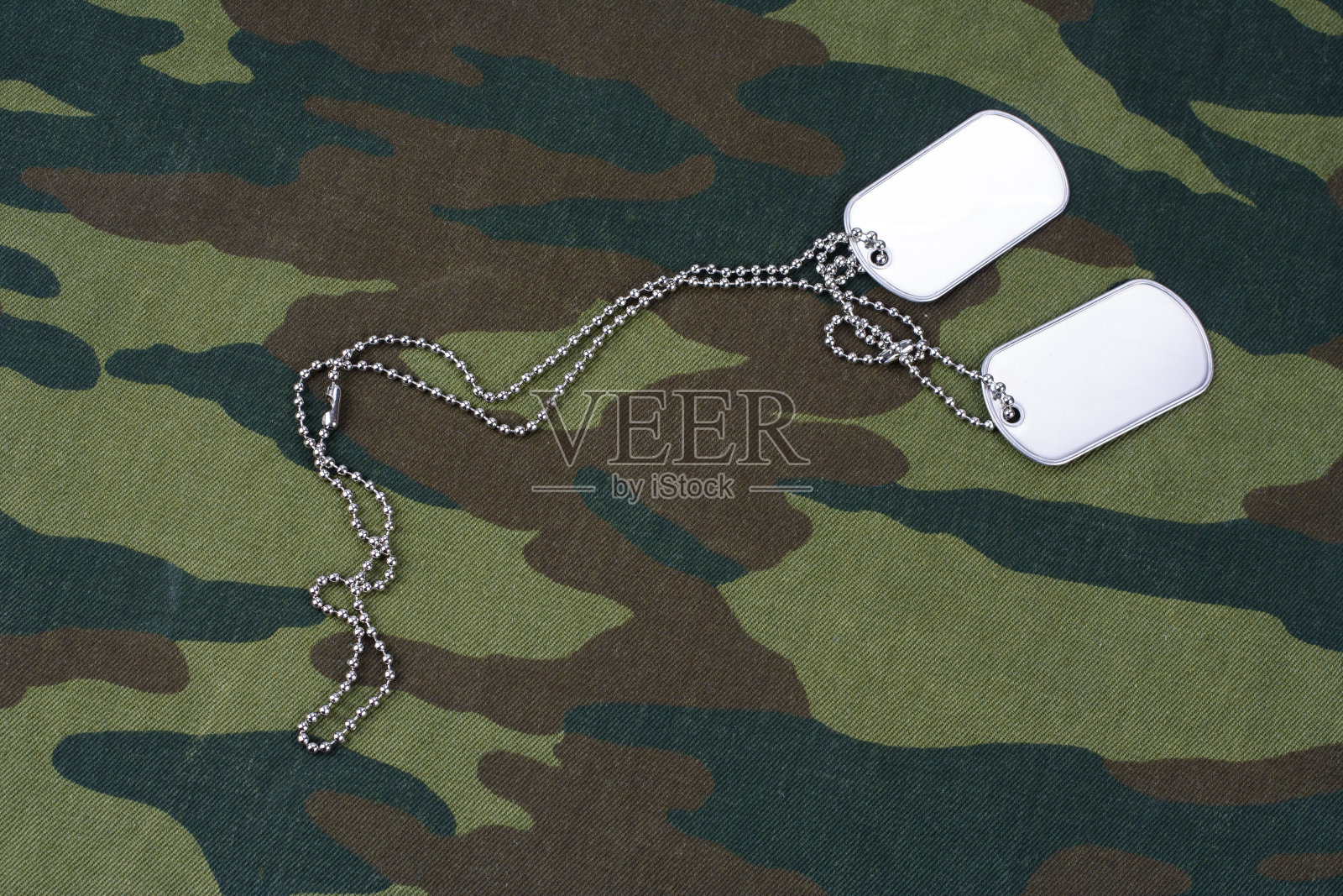 俄罗斯迷彩服上的狗牌照片摄影图片