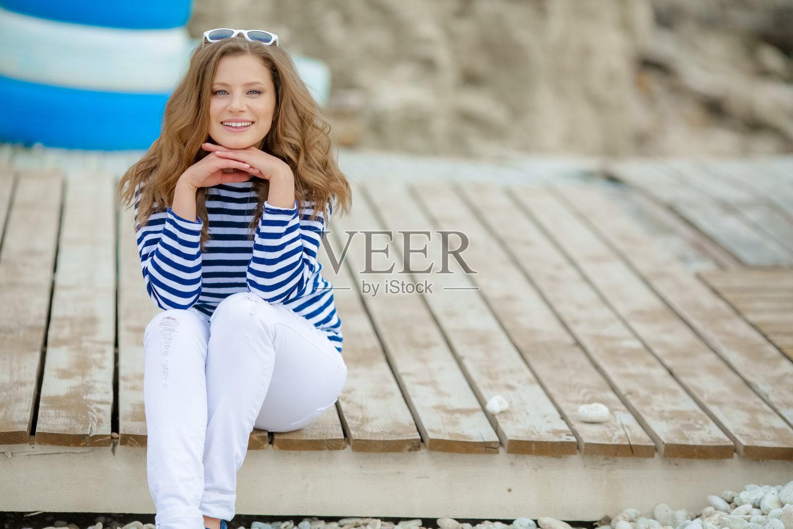 穿着时尚的女人照片摄影图片