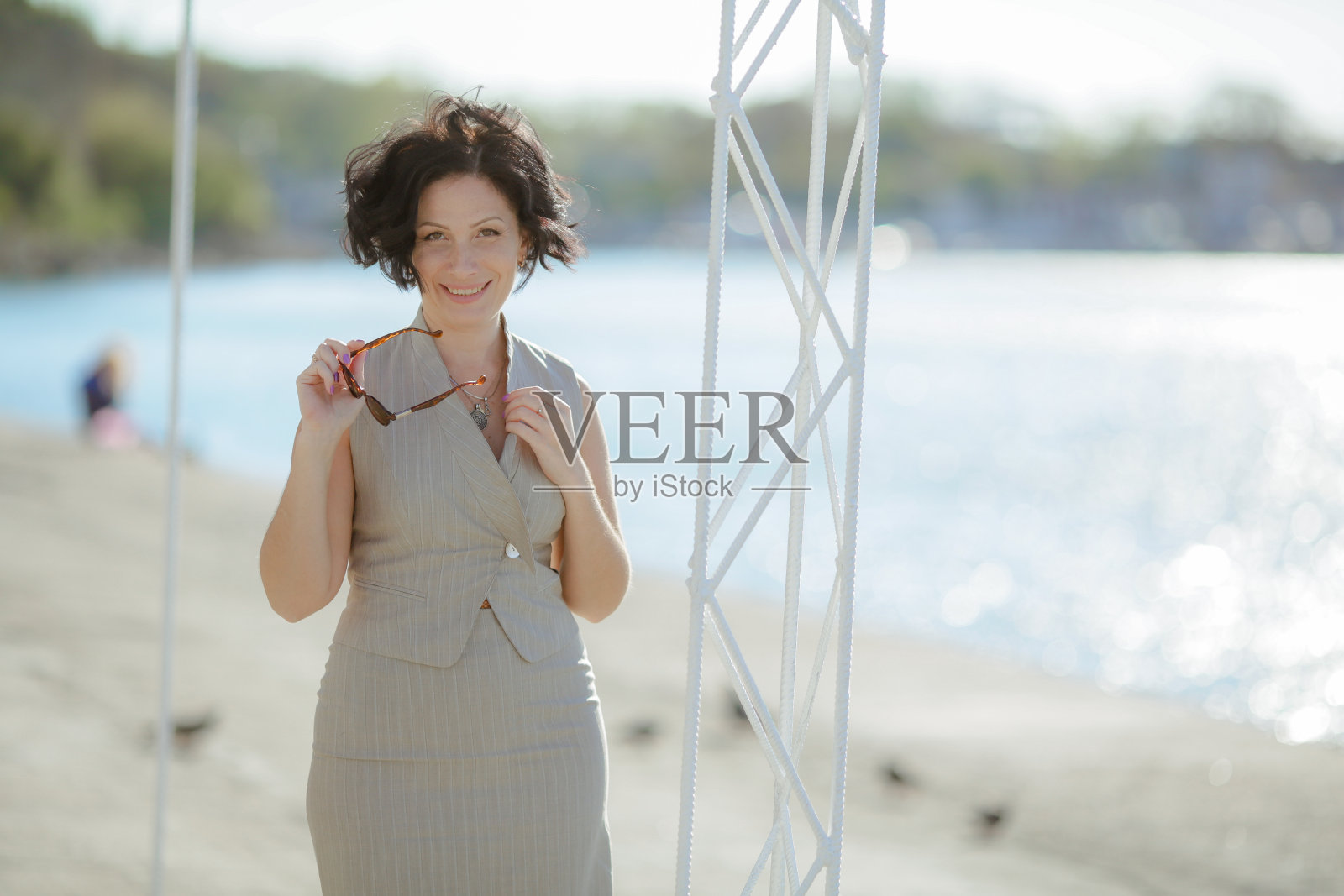 街上美丽的成年女人照片摄影图片