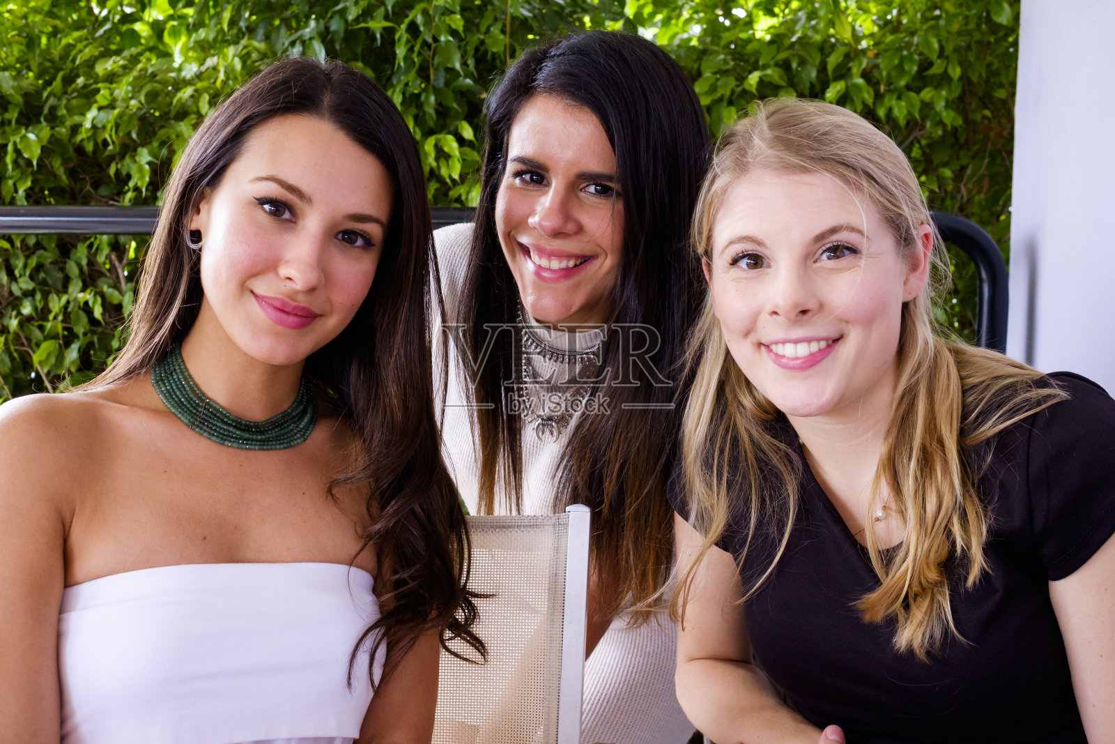 年轻漂亮的女人照片摄影图片