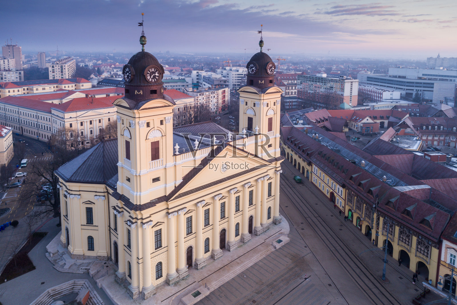 匈牙利德布勒森市的改革大教堂照片摄影图片