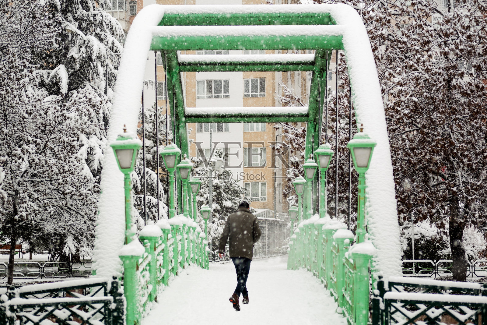青钢桥，下着一场又一场雪照片摄影图片