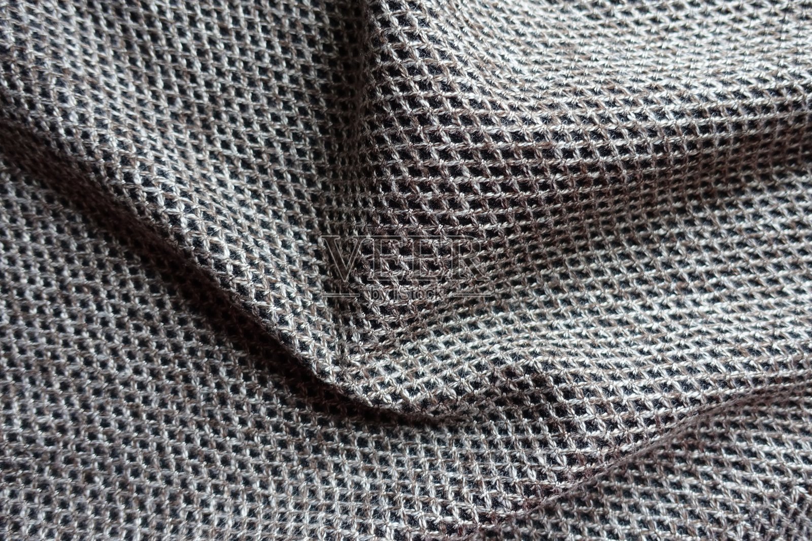 披着菱形花纹的灰褐色羊毛织物照片摄影图片
