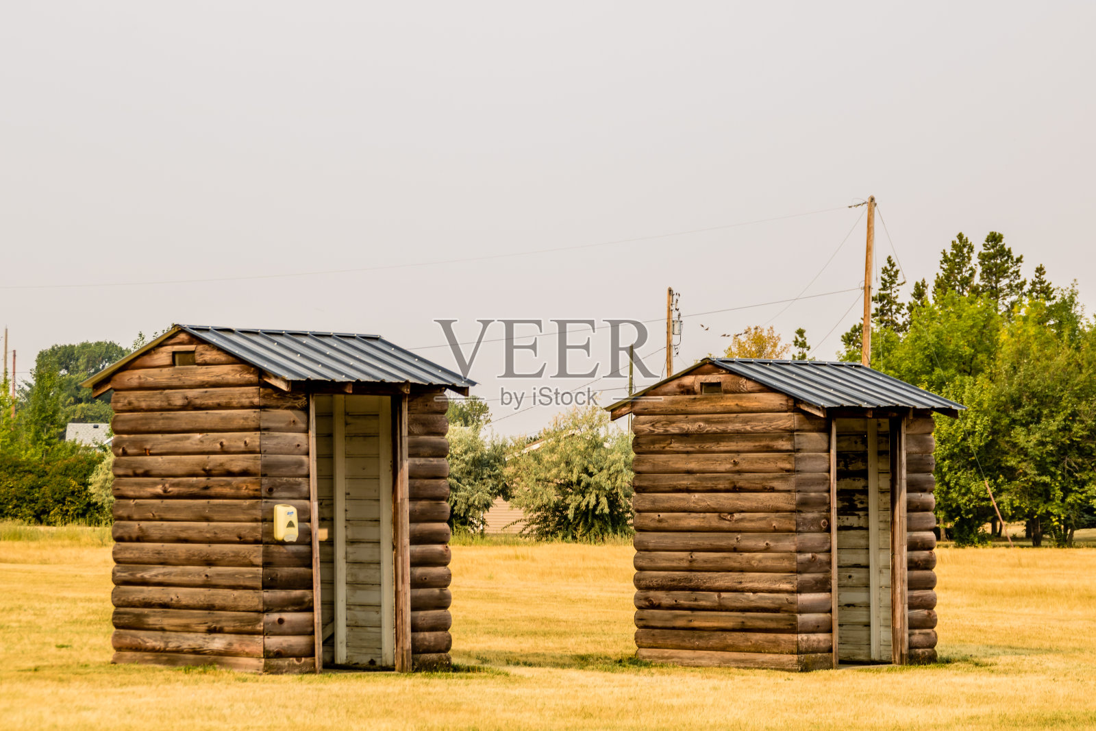 这是一个时代的标志，在加拿大的阿尔伯塔，农场的建筑和谷仓被拆除照片摄影图片