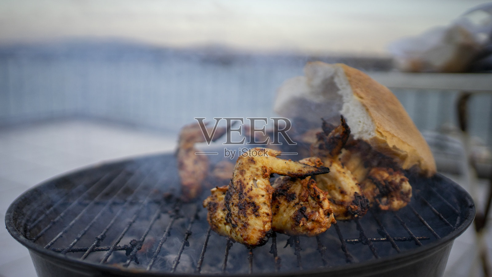 鸡在烧烤照片摄影图片