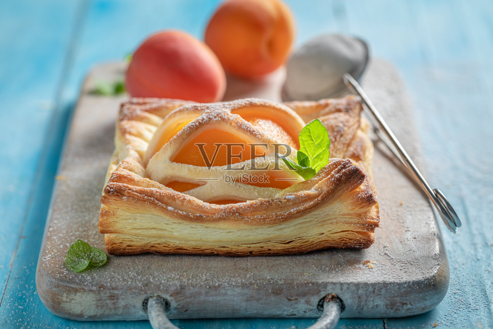 用独特的方式做的热乎乎的酥皮照片摄影图片