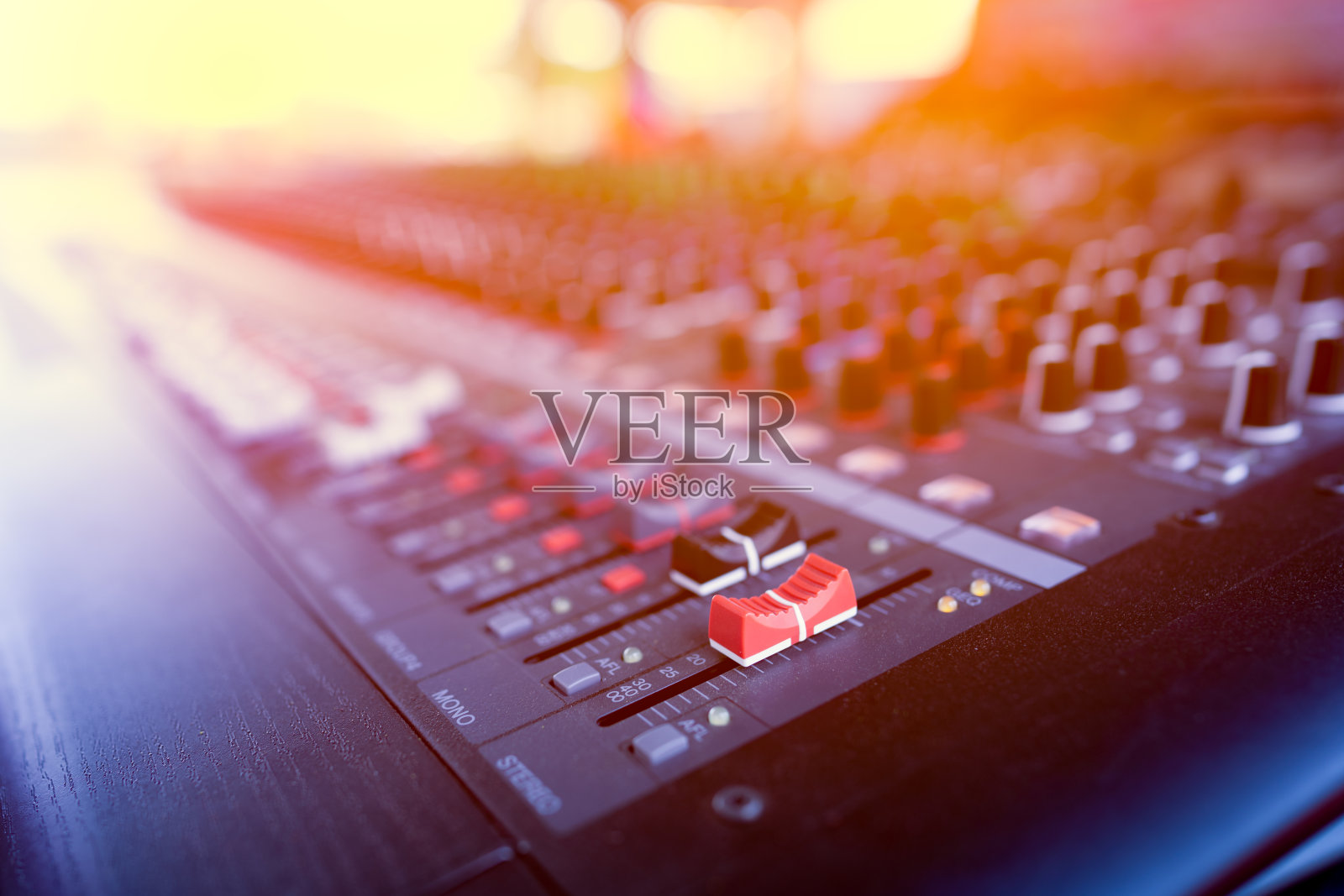 音乐混音控制台照片摄影图片